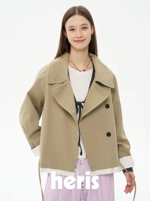 heris/H61110/ 立体翻领侧门襟 艺术感层次拼接 抽绳阔型短款风衣外套 商品图1
