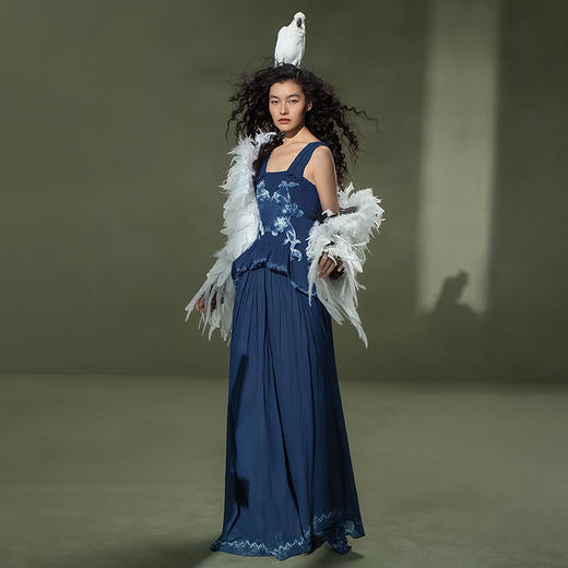 【林栖设计小店】植物染色|手工植物蓝盘绳绣花收腰显瘦2026夏新款连衣裙1962050 商品图0