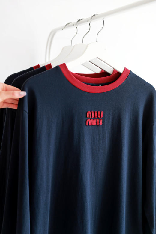 很仙很仙的长袖tee，胸口小标刺绣。靛蓝圆领长袖复古上衣E031160 商品图4