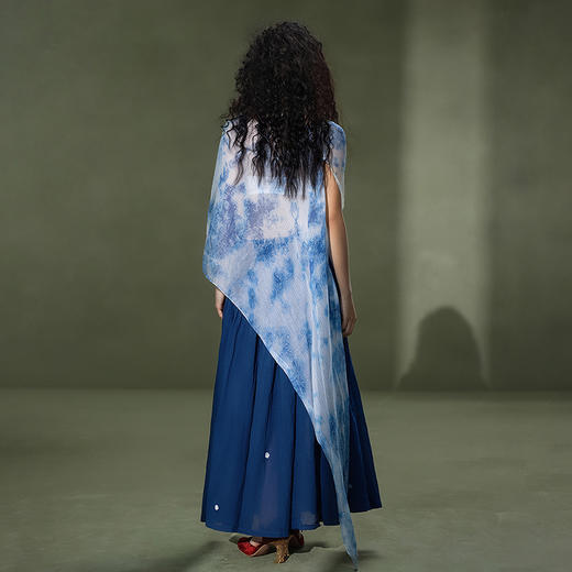 【林栖设计小店】植物染色|手工植物蓝金线顺纡绉优雅百搭2026夏新款披肩2962025 商品图7