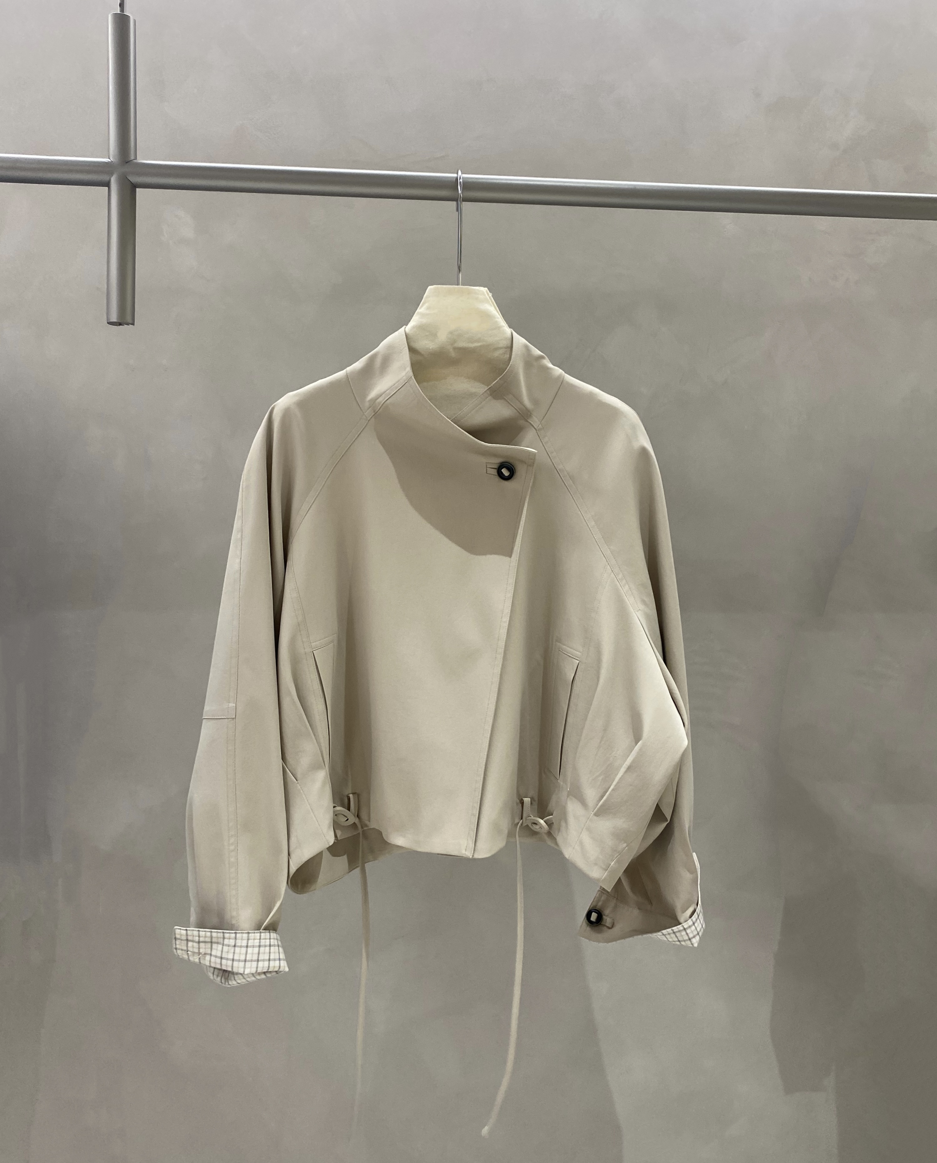 【门店同款】ENJOY春季格纹袖口短款风衣 170544588