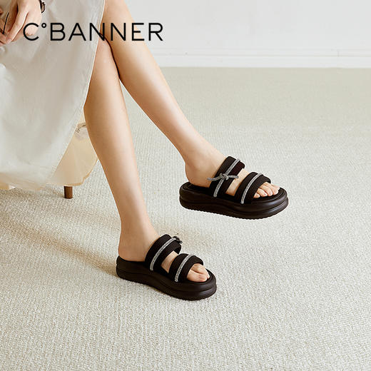 千百度厚底一字拖女2026夏季新款踩屎感软底增高休闲外穿凉拖鞋A26370107 商品图0