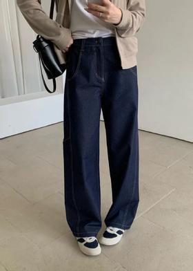 【小奶皮牛仔裤】神仙面料~不易皱、不易鼓包、垂顺如奶皮穿在身上~线条干净利落，大方简约WD