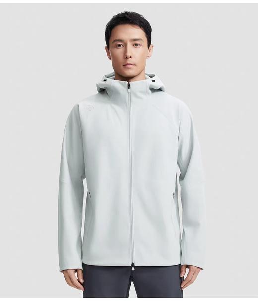 点此购买 迪桑特TRAINIBG综训运动加绒男士梭织压胶外套 bk 341887 商品图5