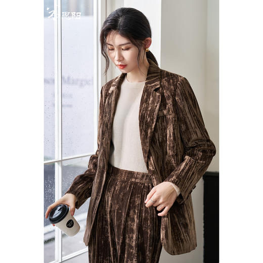 剩L 米思阳2025秋季新款时尚休闲风小西装高级感显瘦气质短外套女3737 商品图0