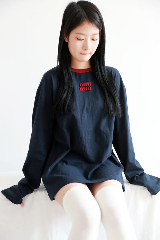 很仙很仙的长袖tee，胸口小标刺绣。靛蓝圆领长袖复古上衣E031160 商品图11