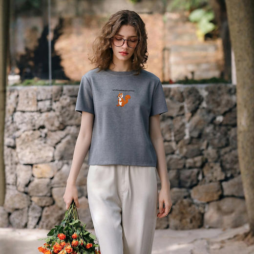 欧芮儿2026年新款夏季字母绣花设计上衣灰色圆领简约休闲短袖T恤 商品图3