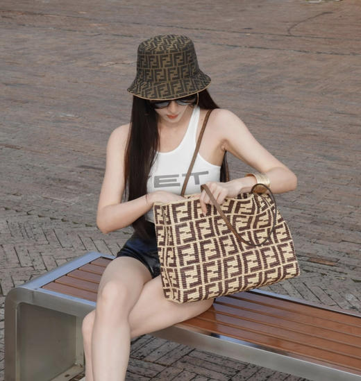 F字母老花双面戴渔夫帽 商品图1