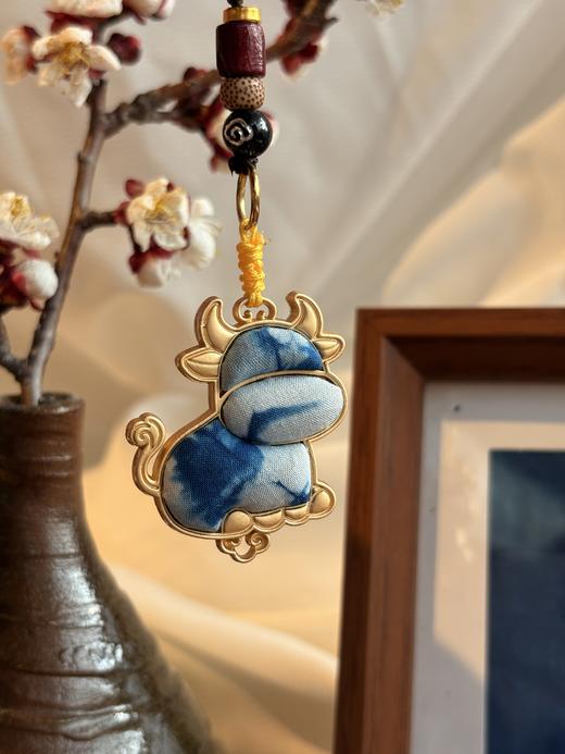 非遗扎染十二生肖牛挂件手工草木染布艺包挂钥匙挂饰品 商品图1