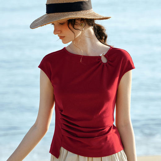 欧芮儿2026年新款夏别致时尚修身上衣收褶腰设计红色圆领短袖T恤 商品图3
