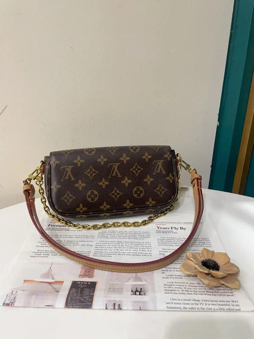 LV Ivy 老花  腋下包 商品图1