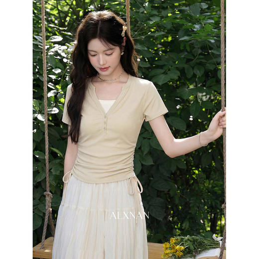 鹿向南「黄油泡芙」浅卡其色假两件短袖T恤女春季设计感时尚上衣 商品图0