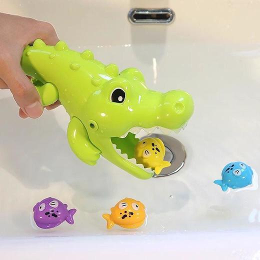 OMG‼️介个【鳄鱼吃小鱼洗澡玩具】也太好玩了吧！👀宝贝爱上洗澡🛀我有妙招👍大鱼吃小鱼✅无需电池🔋好玩到停不下来。😎趣味十足的沐浴时光，关键是才十几❗简直是省妈神器🙌冲冲冲~ 商品图1