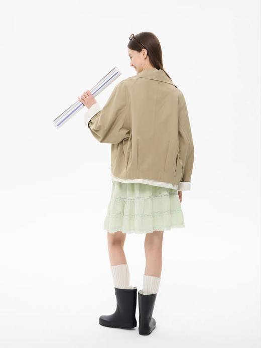 heris/H61110/ 立体翻领侧门襟 艺术感层次拼接 抽绳阔型短款风衣外套 商品图3
