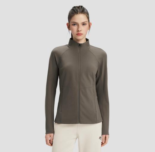 一店d 𝐃𝐬𝐭 WOMEN'S TRAINING针织外套 专属于女孩子的“综训”夹克 弹力修身剪裁 勾勒利落线条 不拘紧却有自然的塑形效果 上身看起来挺拔又有精神 穿上直接get运动系美女 商品图3