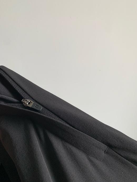 点此购买 可隆春秋季男士防泼水都市户外软壳全压胶商务长裤 bk 341894 商品图13