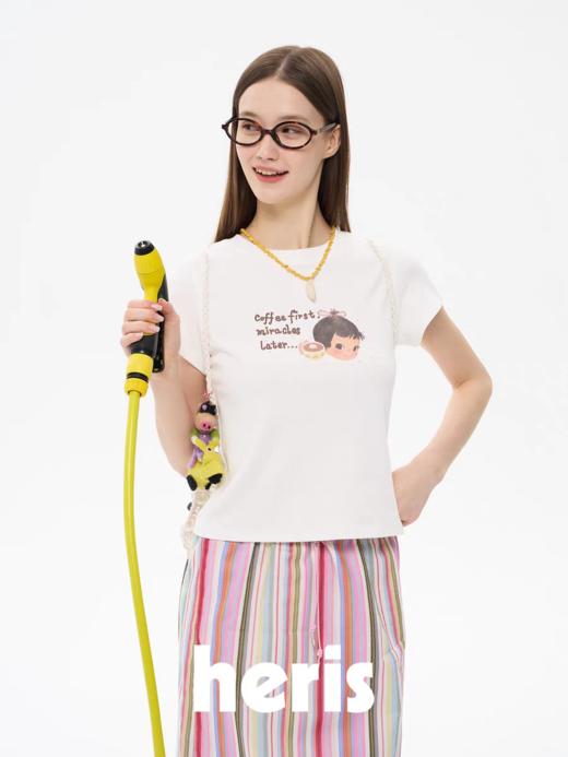 heris/H61127/“咖啡时间”卡通小人印花 圆领正肩修身显瘦舒适短袖T 商品图0