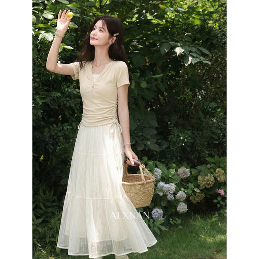 鹿向南「黄油泡芙」浅卡其色假两件短袖T恤女春季设计感时尚上衣 商品图2