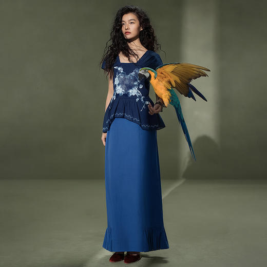 【林栖设计小店】植物染色|手工植物蓝盘绳绣花修身2026夏新款婴儿棉衬衣1962023 商品图4