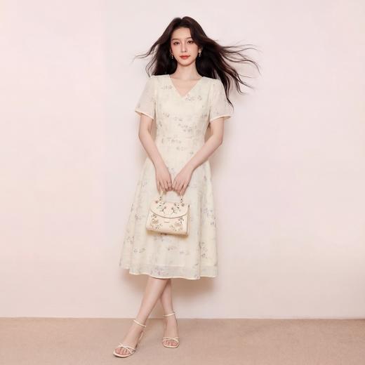 奢姿大码女装2026夏季减龄刺绣碎花V领连衣裙胖妹妹温柔风裙子9962894623 商品图0