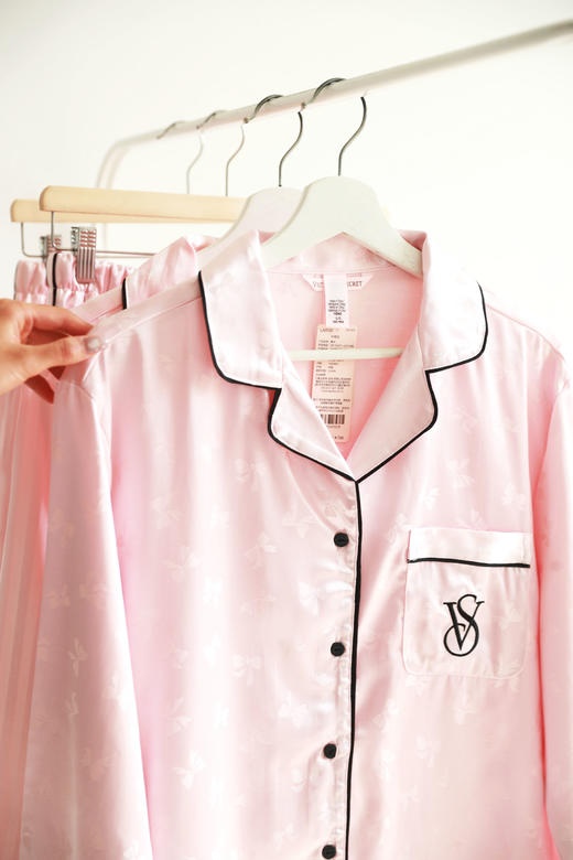 性感小心机，浪漫约会战袍。水光绸缎面亲肤细腻家居套装E031166 商品图4