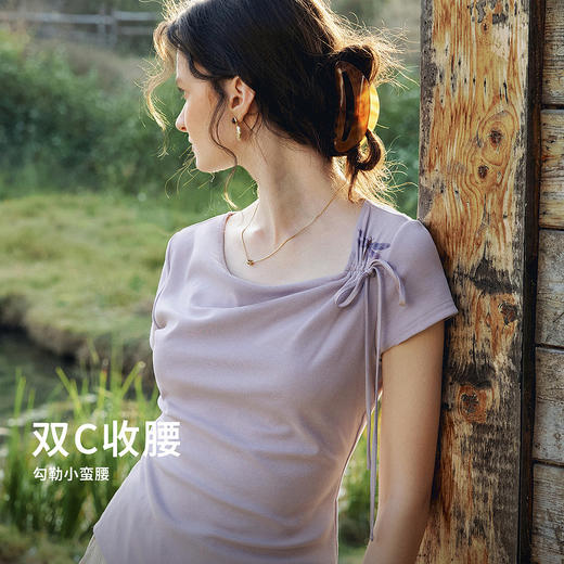 欧芮儿莱赛尔抽绳领口印花设计2026年新款夏季紫色休闲风短袖T恤 商品图1