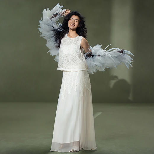 【林栖设计小店】手工摇花|瓷白刺绣蕾丝优雅百搭2026夏新款宽松吊带背心1962047 商品图1