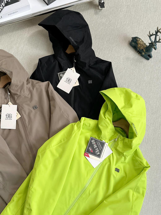 点此购买 可隆SPORT HIKING系列男女款防水防风透湿弹力软壳夹克外套 kad 341924 商品图14