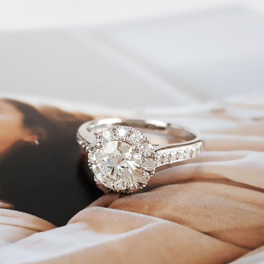 明牌珠宝AU750白金经典时尚四爪款1.0克拉钻石戒指13号（戒圈可改）280226HSD52 商品图4