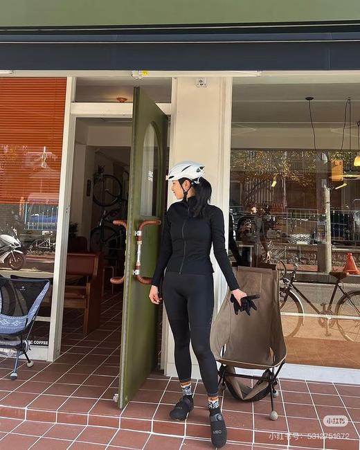 一店d 𝐃𝐬𝐭 WOMEN'S TRAINING针织外套 专属于女孩子的“综训”夹克 弹力修身剪裁 勾勒利落线条 不拘紧却有自然的塑形效果 上身看起来挺拔又有精神 穿上直接get运动系美女 商品图13