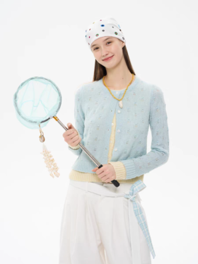 heris/H61102/花朵挑孔提花 空气感羊驼羊毛 奶蓝假两件针织开衫