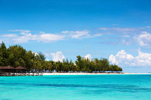 【五一】<马来西亚沙巴5天纯玩团>美人鱼岛出海珊瑚区浮潜、红树林长鼻猴萤火虫探秘之旅、沙巴婆罗洲民俗文化村+集体竹竿舞、水上清真寺(含入内门票，赠送马来服装换装)、沙巴大学粉红清真寺、丹绒亚路沙滩日落 商品图0