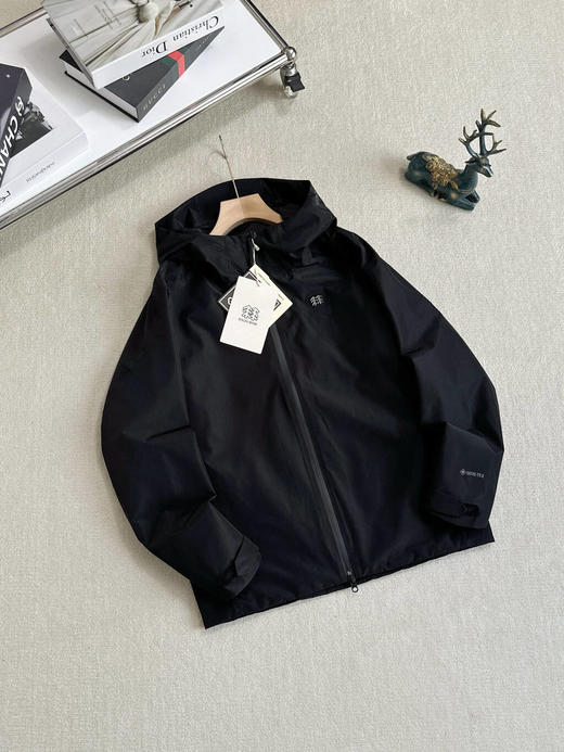 点此购买 可隆SPORT HIKING系列男女款防水防风透湿弹力软壳夹克外套 kad 341924 商品图3