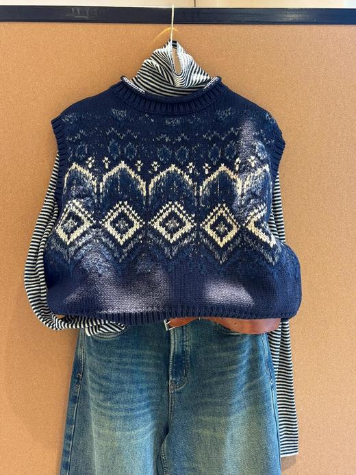 【蓝染棒针民族风提花毛织背心】正面蓝白提花，像把水墨画穿在身上！背面阿兰绞花！有温暖的手工感WD 商品图2
