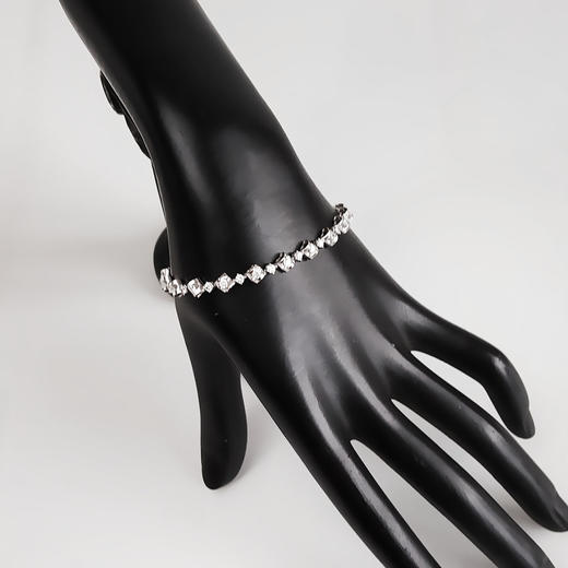 六福珠宝AU750白金时尚简约1.755克拉群镶钻石手链17CM（皆取最大值）280226HSD45 商品图5