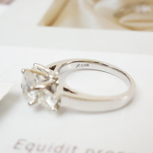 【天然正品】AU750白金经典简约三钻款皇冠镂空造型1.50克拉钻石戒指12号（戒圈可改）050326NJS29 商品图7