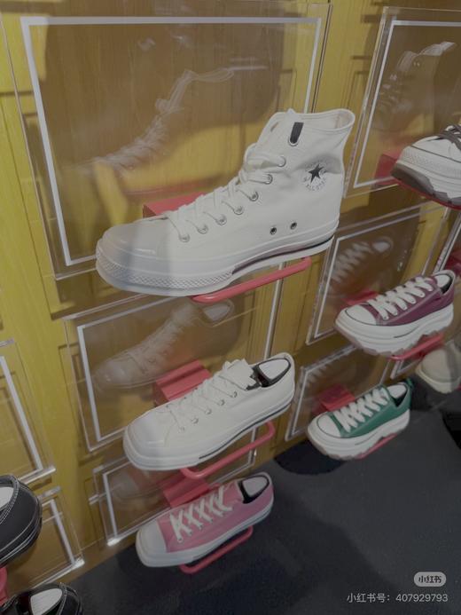 一店d ‼️‼️重磅新品 爆款方头Converse 𝟐𝟔必入的一双日本限定
炸裂帅啊 不买会后悔 颠覆传统帆布鞋的圆润观感 改用方头设计 而且脚感爽到爆！ 商品图1