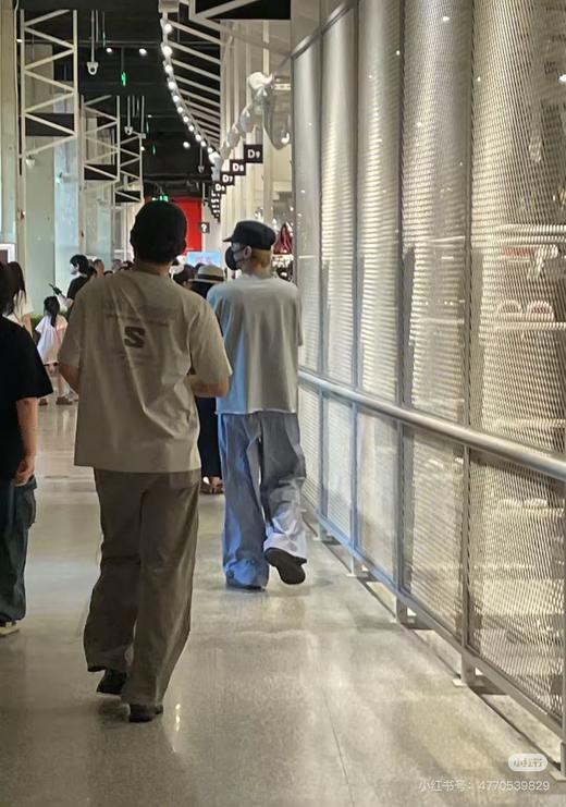 一店d 𝐒𝐚𝐥𝐨𝐦𝐨𝐧 scope graphic系列情侣短tee！！它家的宝藏短袖系列 和以往的纯棉tee不一样 这款纱线具备更好的透气性和速干性 商品图13