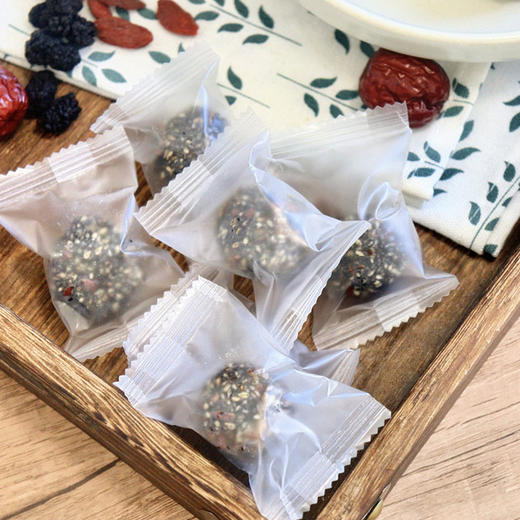 【买1送1】天鲜萌红枣枸杞桑葚黑芝麻丸 300g/箱 一箱30颗左右 商品图2