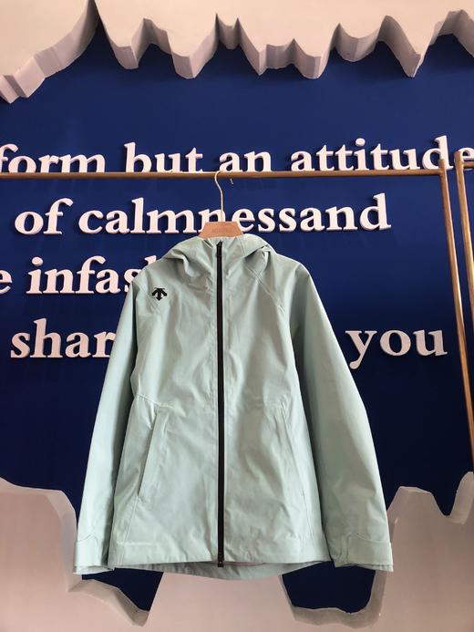 点此购买 迪桑特春秋季男女款户外硬壳全压胶连帽冲锋衣 kk 341967 商品图3