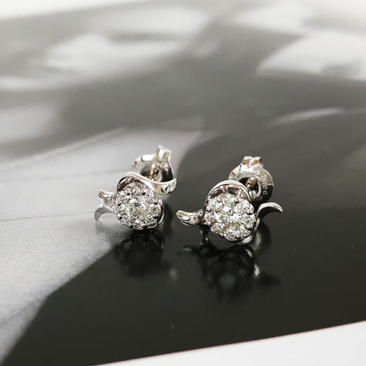 【天然正品】AU750白金时尚设计款0.187克拉钻石耳钉11.5*7.2*15.2MM（皆取最大值）260226NJT07 商品图4