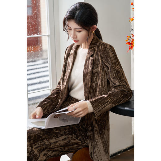 剩L 米思阳2025秋季新款时尚休闲风小西装高级感显瘦气质短外套女3737 商品图1