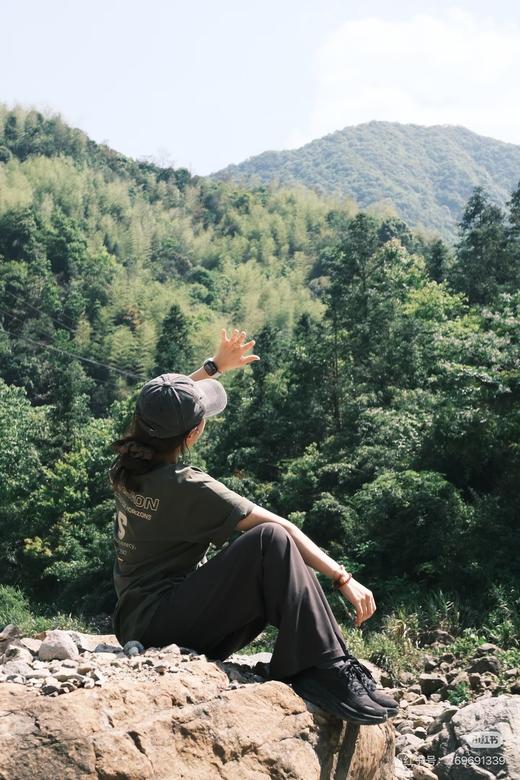 一店d 𝐒𝐚𝐥𝐨𝐦𝐨𝐧 scope graphic系列情侣短tee！！它家的宝藏短袖系列 和以往的纯棉tee不一样 这款纱线具备更好的透气性和速干性 商品图5