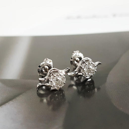 【天然正品】AU750白金时尚设计款0.187克拉钻石耳钉11.5*7.2*15.2MM（皆取最大值）260226NJT07 商品图3