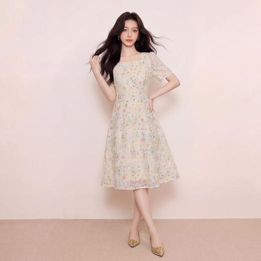 奢姿2026大码女装刺绣蕾丝连衣裙胖妹妹夏季方领遮肉温柔风A字裙9962860008 商品图1