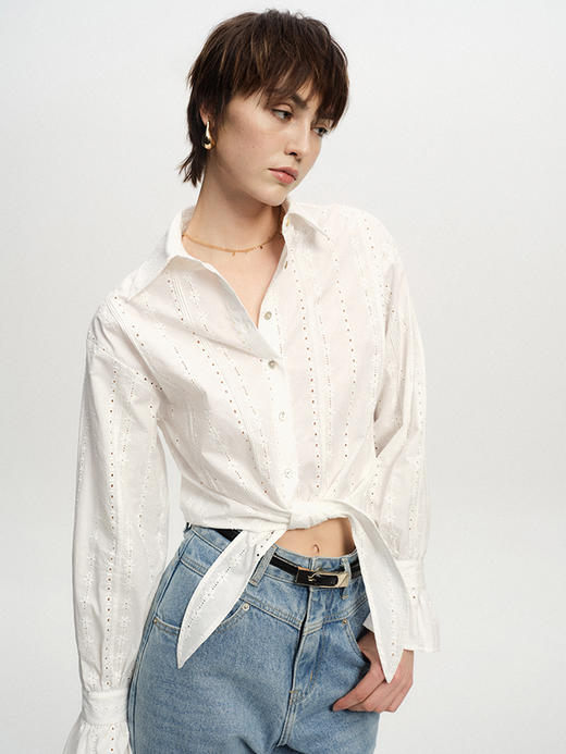 TR她热 晨间花园 白色棉感蕾丝刺绣压褶荷叶边复古度假宽松系带衬衫 商品图3