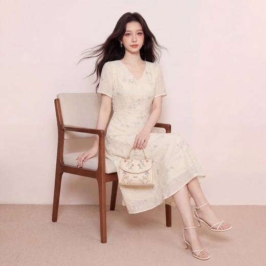 奢姿大码女装2026夏季减龄刺绣碎花V领连衣裙胖妹妹温柔风裙子9962894623 商品图4