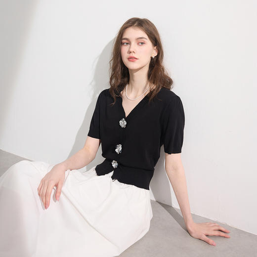 三彩2026夏季新款立体花朵针织衫V领短袖正肩毛衫莱赛尔短款M 商品图3