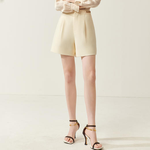 芳外新款质感百搭高腰A字型短裤挺括米白色休闲裤女8T23AH0221 商品图1