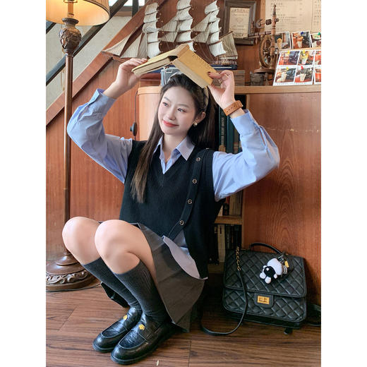 【129元任选2件】现货！韩系学院风v领针织马甲 商品图0